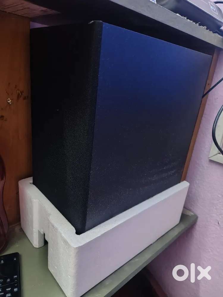 Samsung HW-Q600F Q Series Soundbar 3.1.2 Ch Sound and Subwoofer
(Atoms