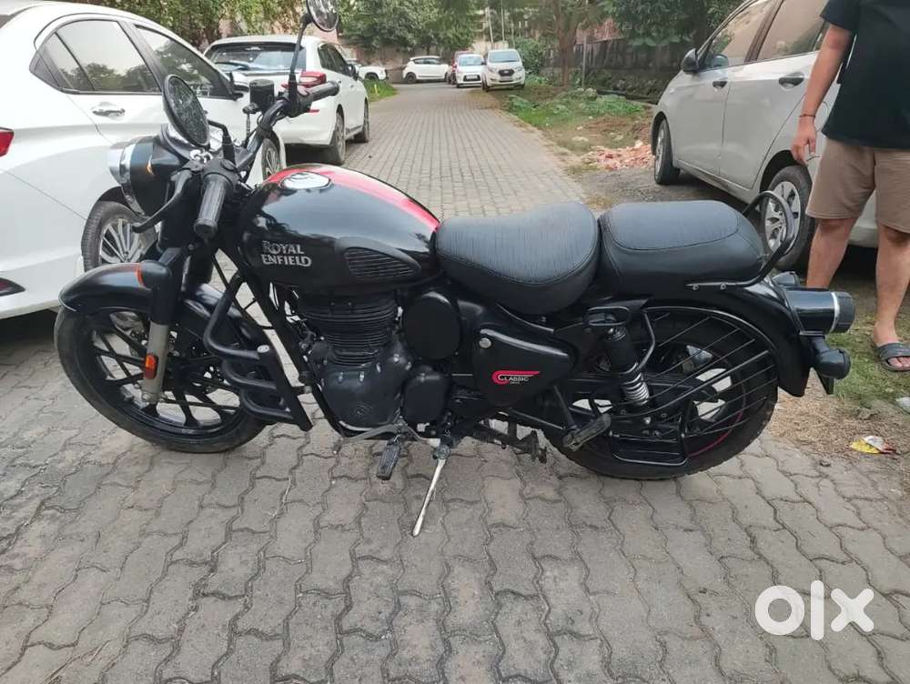 Royal Enfield Reborn 350 Stealth Black