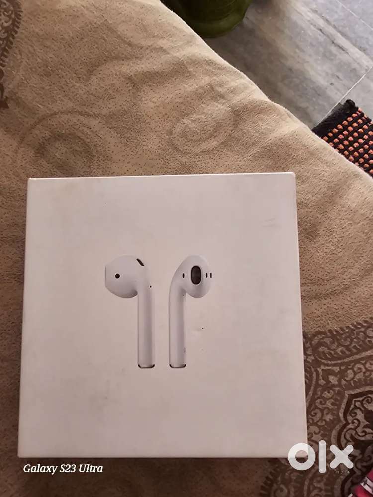 Apple earbuds