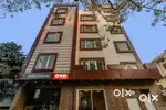 HOTEL में लड़के और लड़कियों की जरूरत है संपर्क करें: HR - JAINYA MA'AM