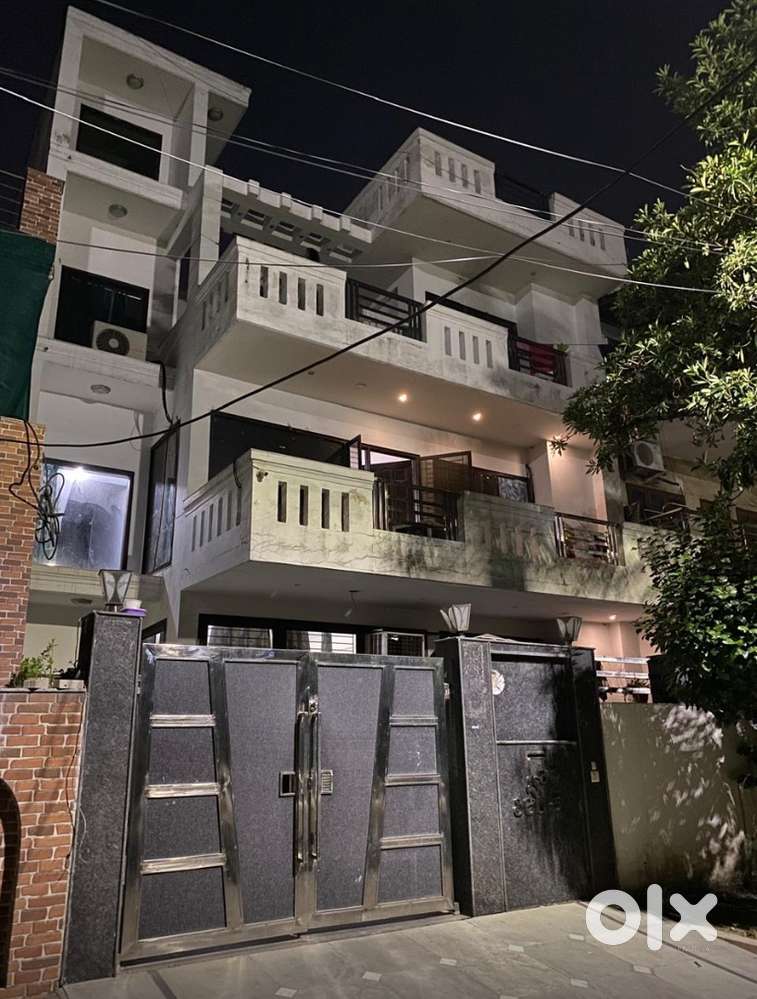Girls pg in noida near sector 6,4,2,5,11,15