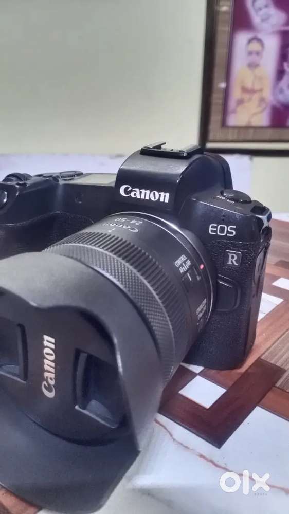 Canon R  camera