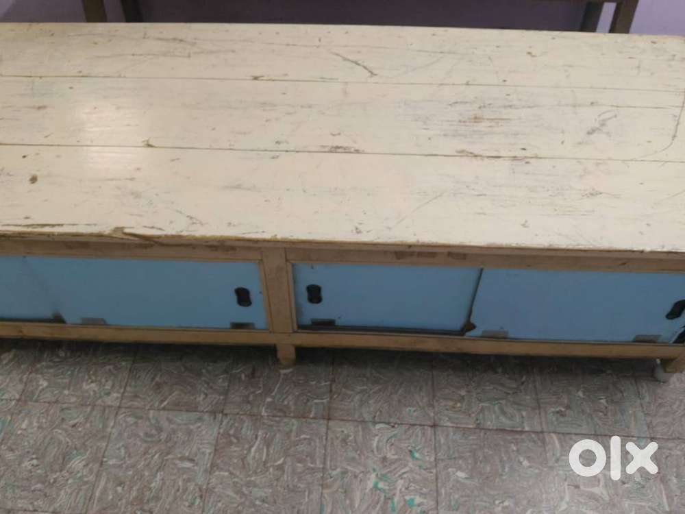 Wooden cot/ bench with pillow storage