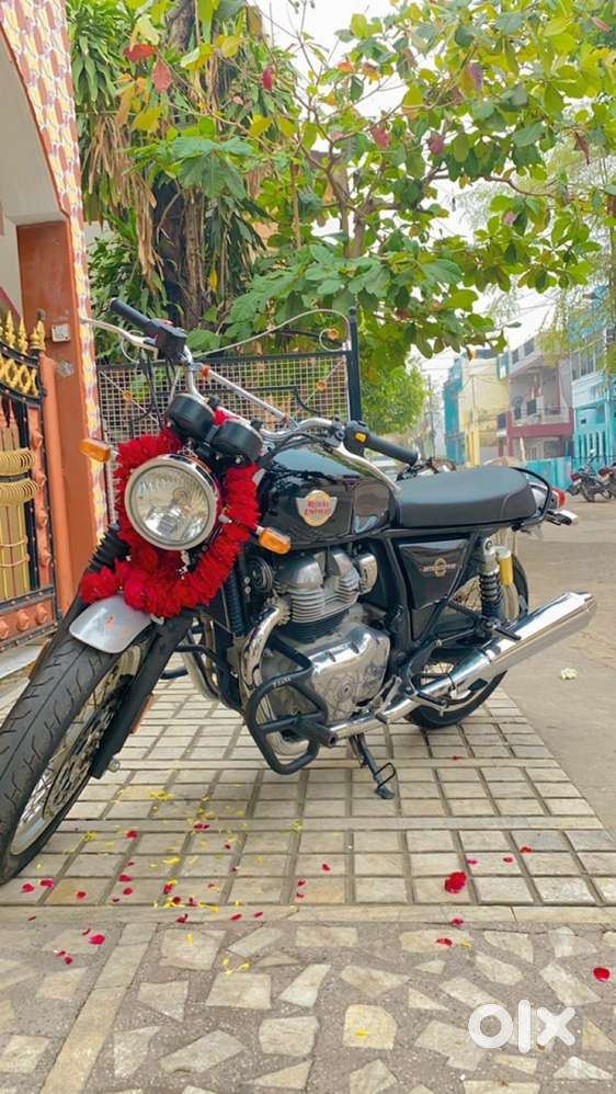 Royal enfield interceptor 650 black colour