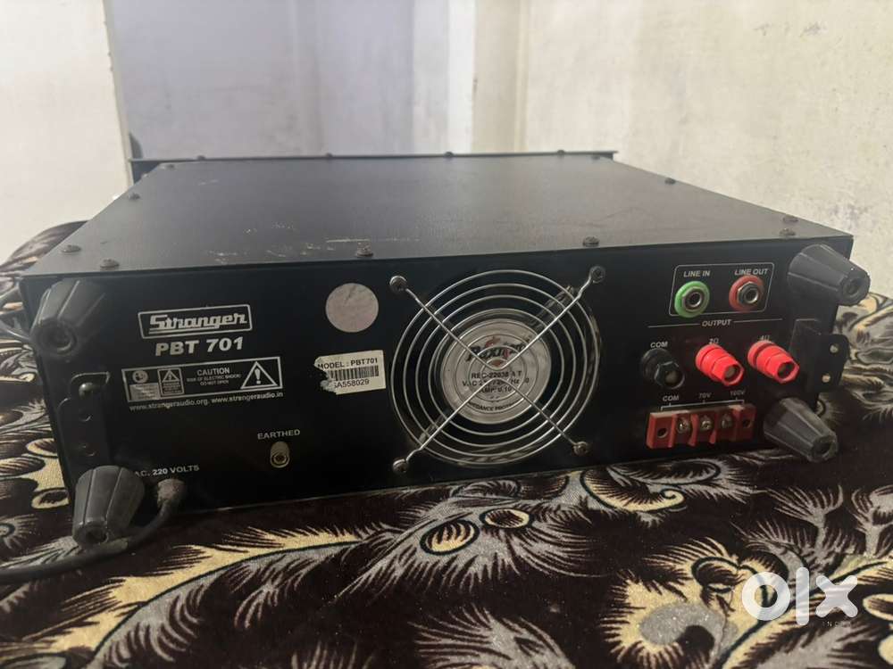 700 watt amplifier 1 month old