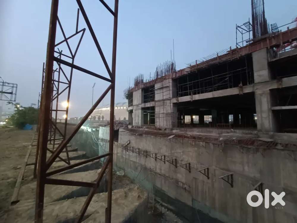 Shop for sale @ Ekana mall @35 lakhs get 25K/ month ill possession