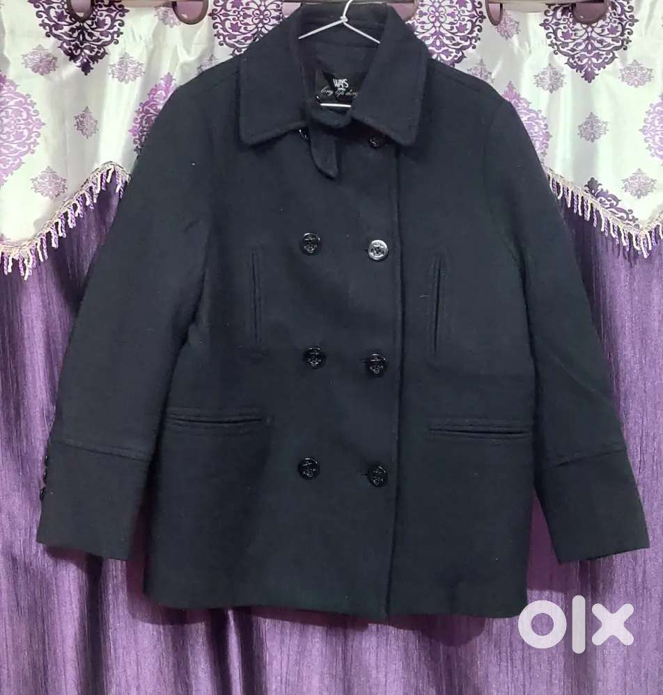 Woolen full coverage thick coat.