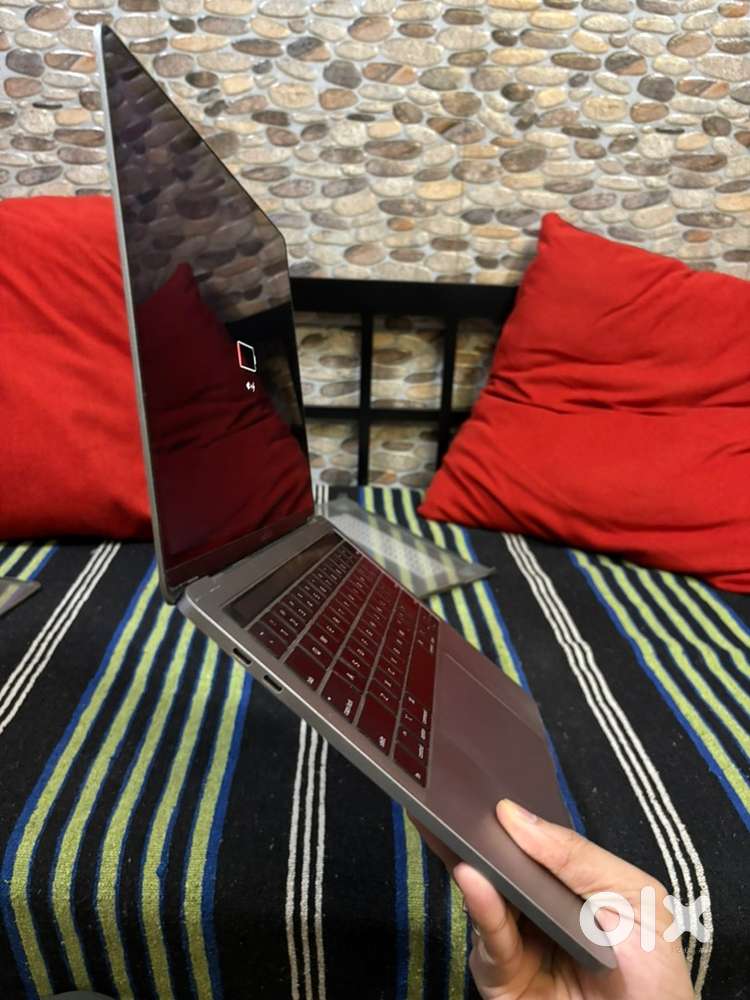 Macbook Pro 13 2019 256 gb. *Read Description*