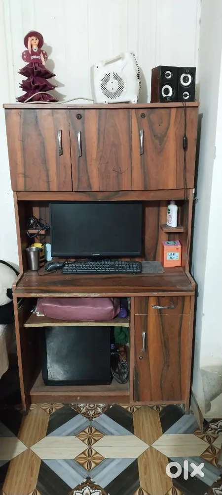 ₹15,999

Desktop computer with monitor