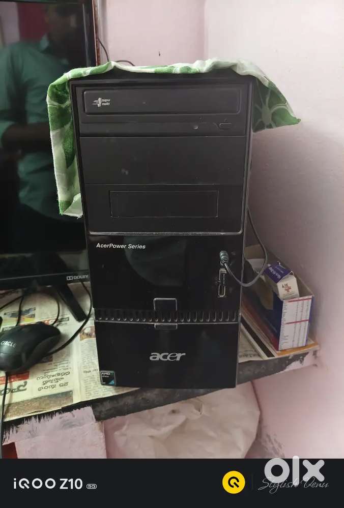 CPU 500GB hard disk DVD drive