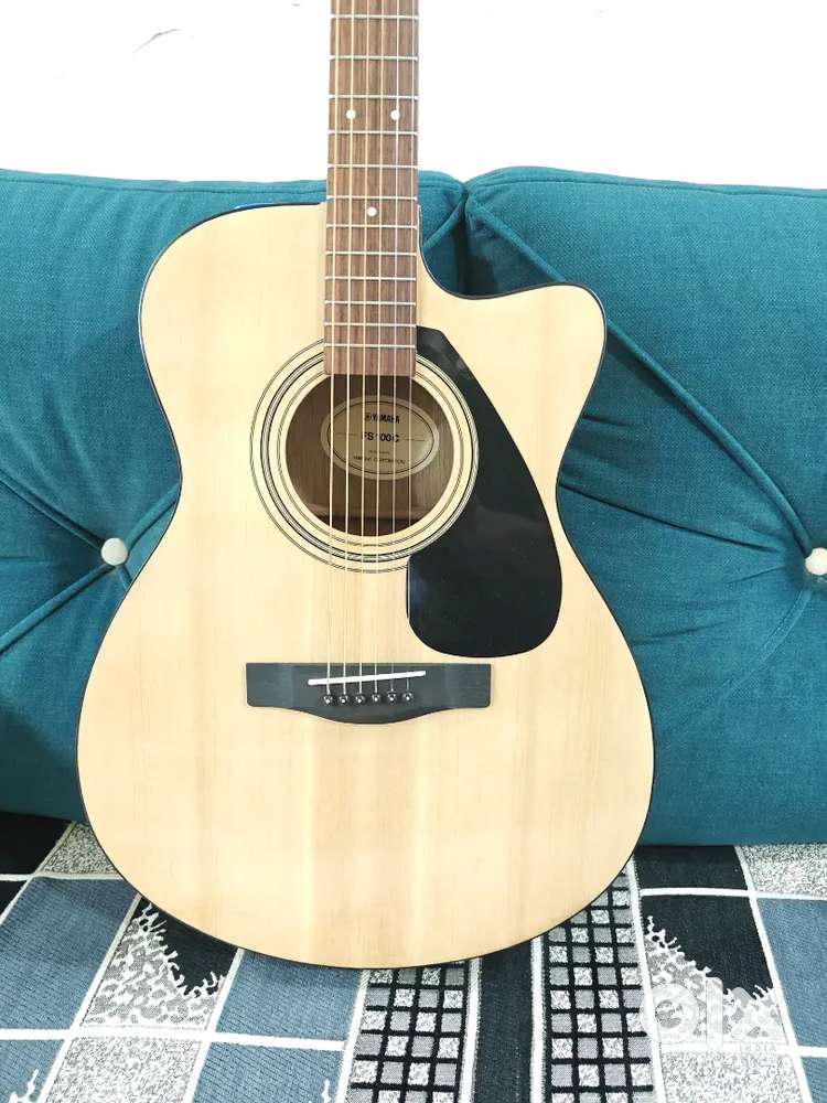Yamaha FS100C Acoustic Guitar in New condition