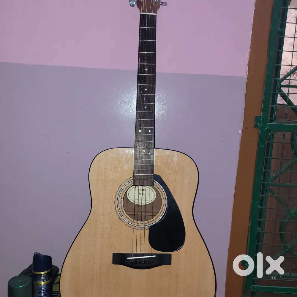 Original Yamaha f280 acoustic guiter