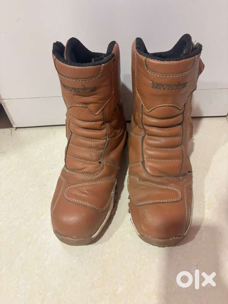 Riding shoes