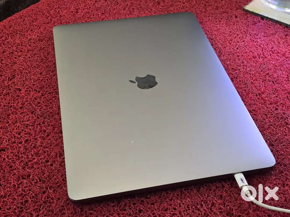 Apple Macbook Pro i9 16gb Ram 512gb SSD 5.5GB Graphics 15inch Touchbar