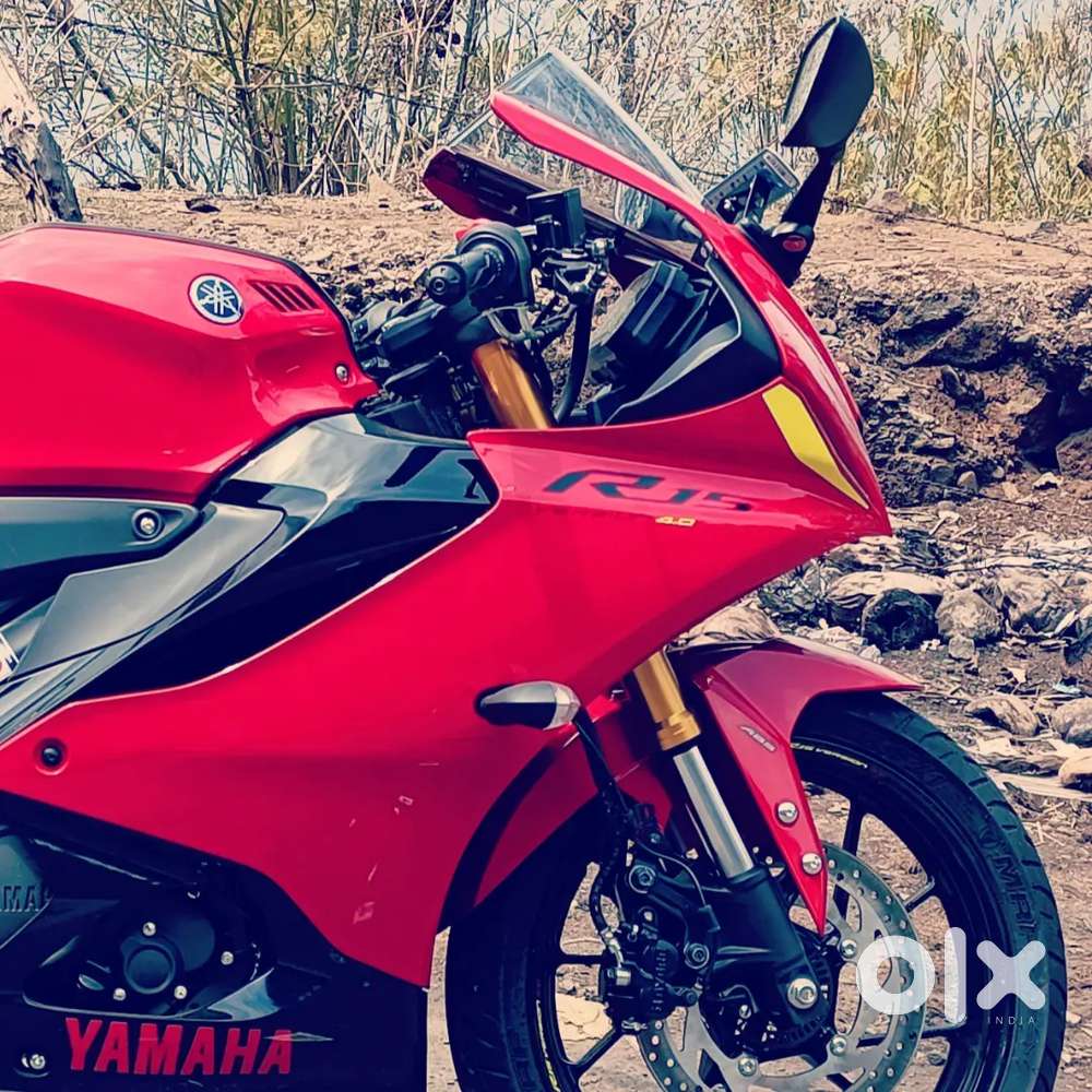 Yamaha R15 V4 with quick shifter