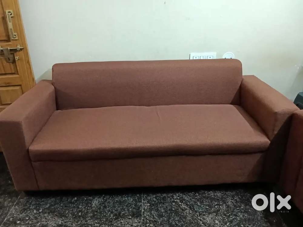 3+1+1  sofa set two' months old