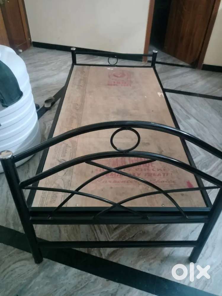 Iron kattle with plywood