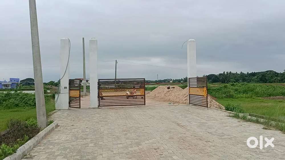 Plot near grand Bazaar