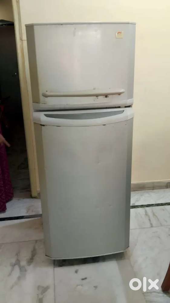 Dabbar door frige godrej