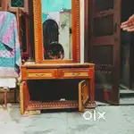 Dressing mirror table