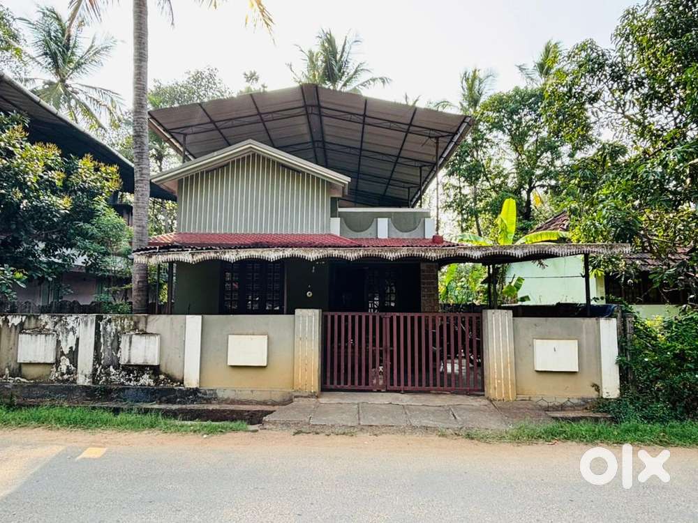 Hosue and 10.5 cent plot for sale