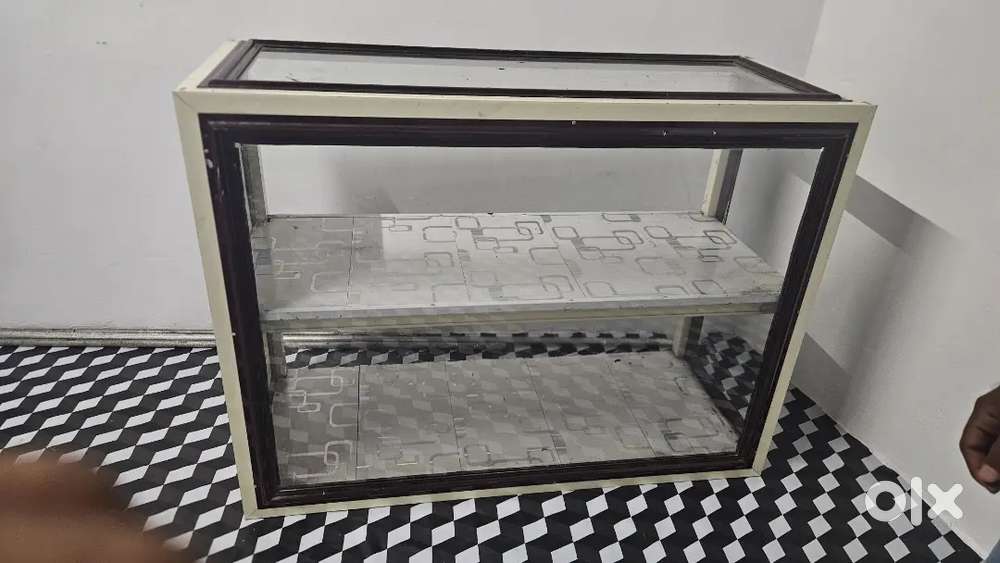 Aluminium glass display counter