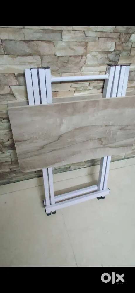 COMPUTER TABLE FOLDABLE BRAND NEW CONDITION