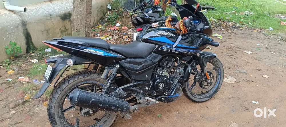 Bajaj pulser 220f  xelent condition good milage 8 mont