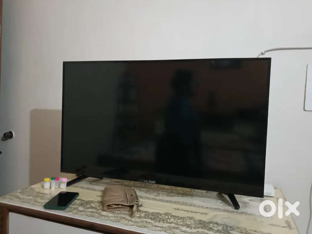 Lloyd led 43 inch new condition 8 month old