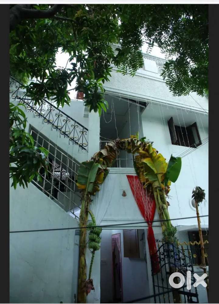 Adambakkam police station near good location sale amount 1 crore 25 la