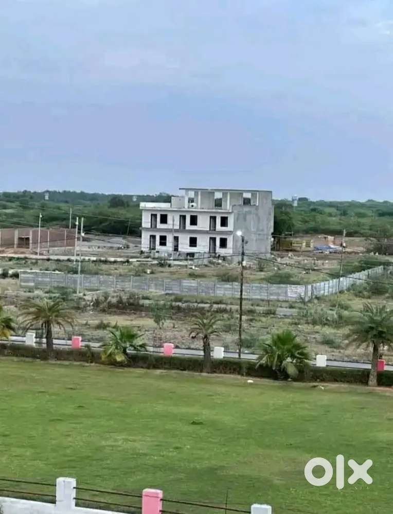 40 फीट रोड पर,फार्म 4 कॉलोनी में प्लॉट