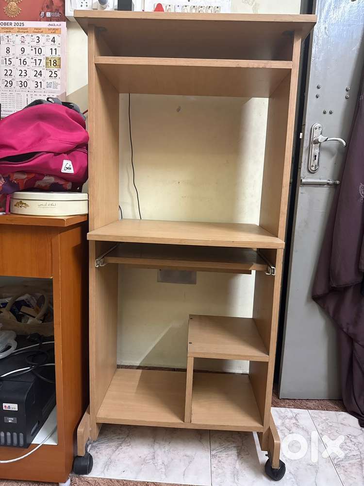 Computer table