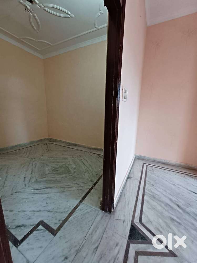 INDEPENDENT 2 BHK First Floor for Rent - Prime Location