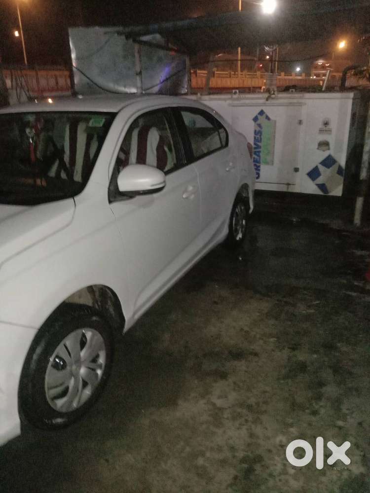 Honda Amaze white colour 3 year
