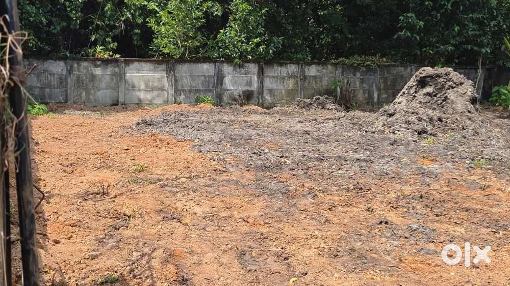 ചേർത്തല മനോരമ ജംഗ്ഷനിൽ നിന്നെ വടക്കു സൈഡ് 7 സെന്റ്  ഒരു സെന്റി4 ലക്ഷം