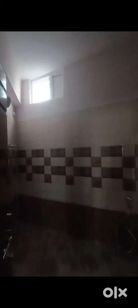 Commercial space with lift for lease out