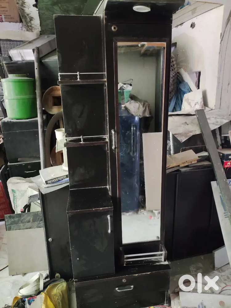 Draising table with drawe light storage