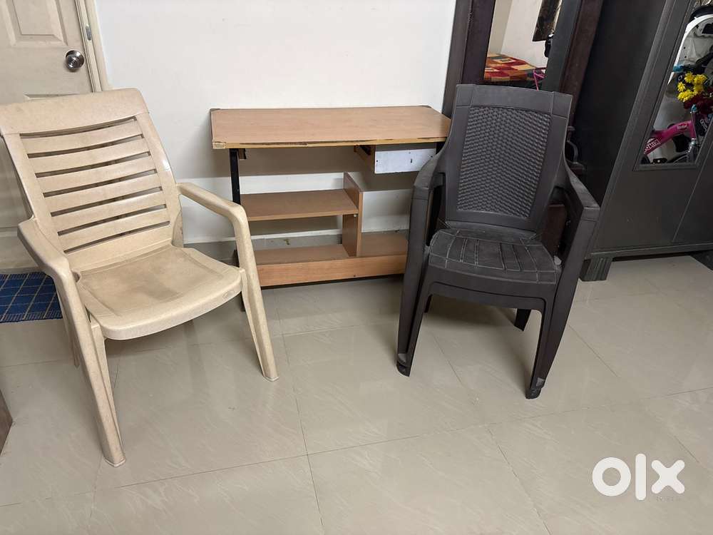 Computer table and 3 nilkamal chairs