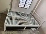 13500/- (Nigoshiable) 7.5 Feet Metal bed