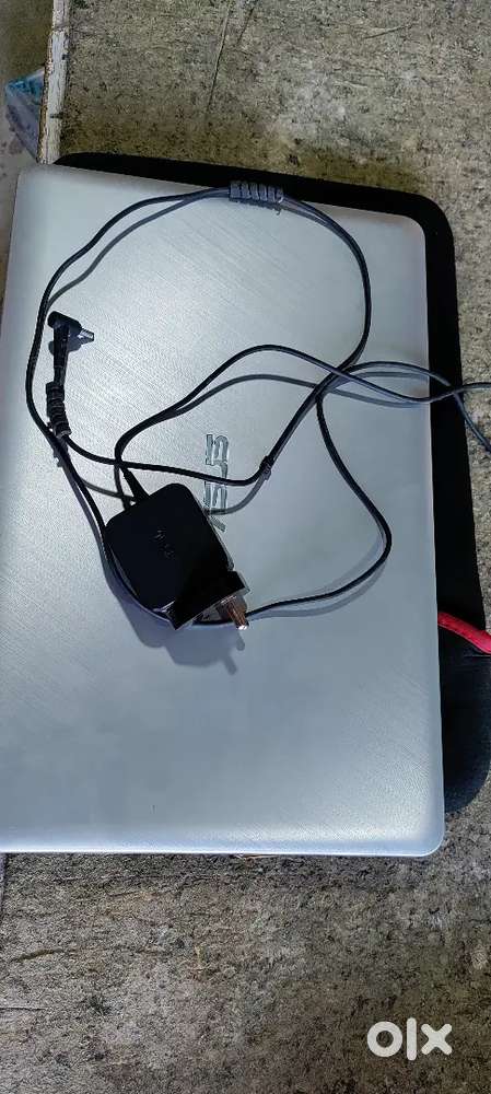 Asus leptop 4gb ram 1tb Hard disk