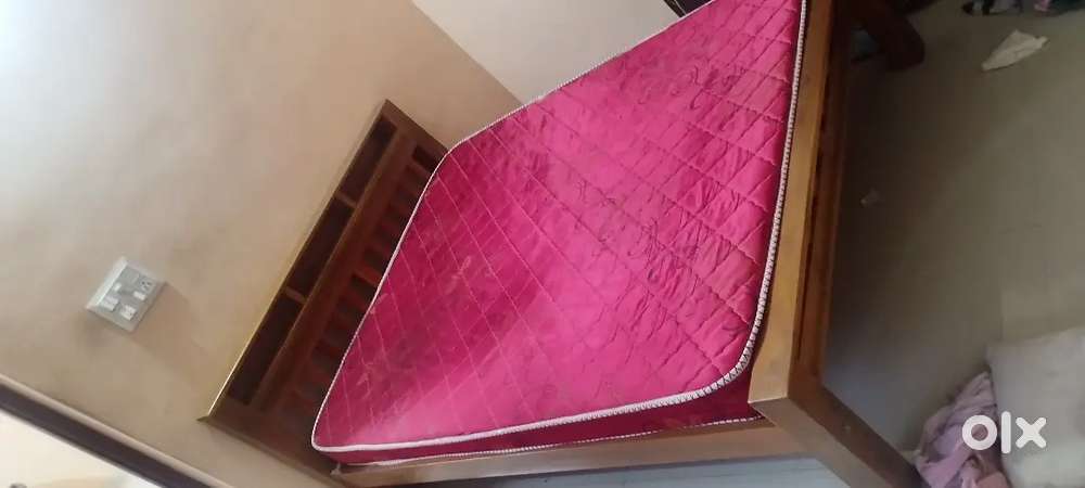 Queen Cot and bed