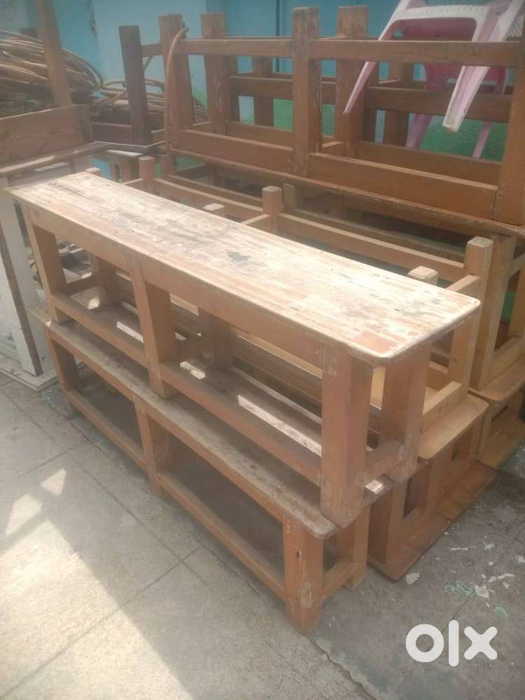 Bench to sit 4 memberd