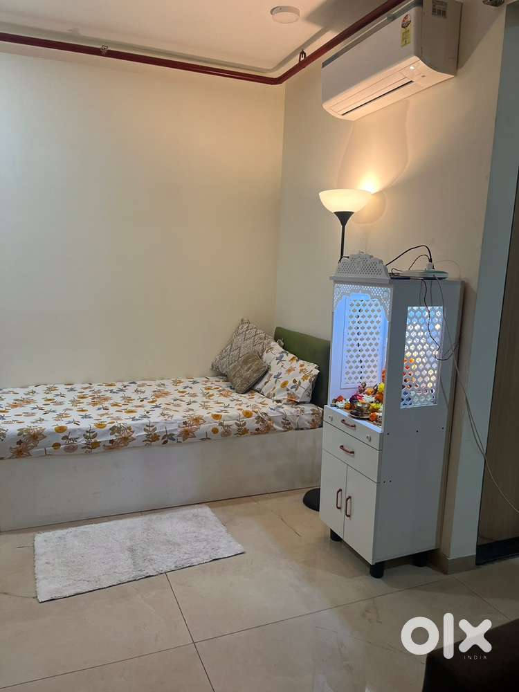 Female flatmate required