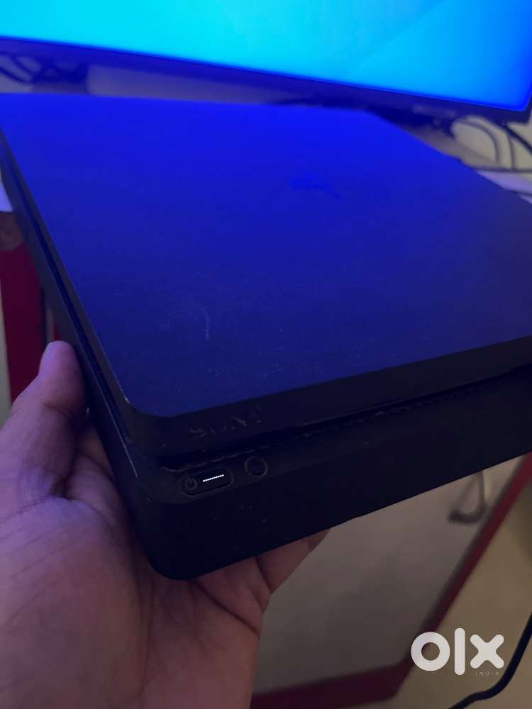 Ps4 slim console