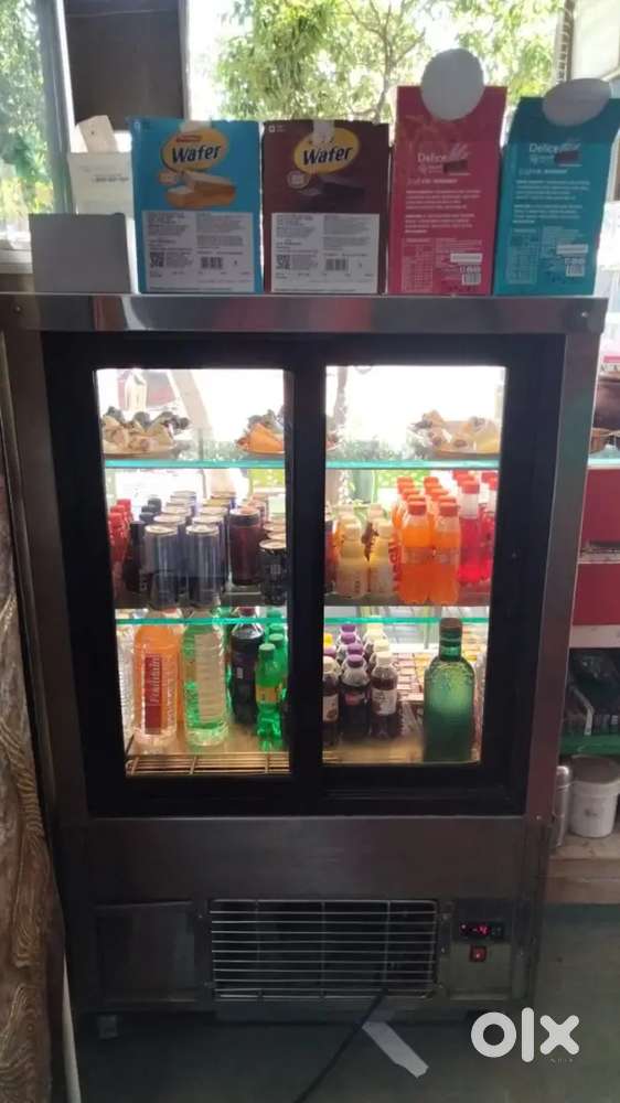 DISPLAY FRIDGE