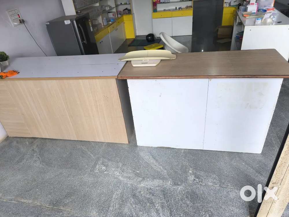 Pharmacy six raks two tables two beds