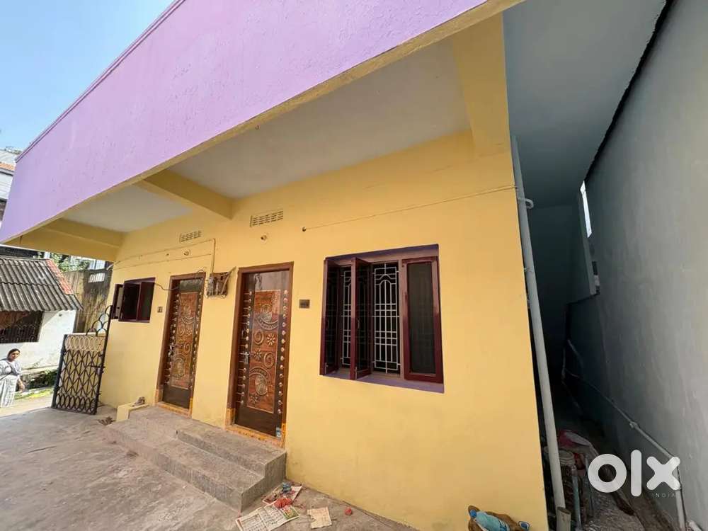 Spacious building for Agencies /distributors/commercial