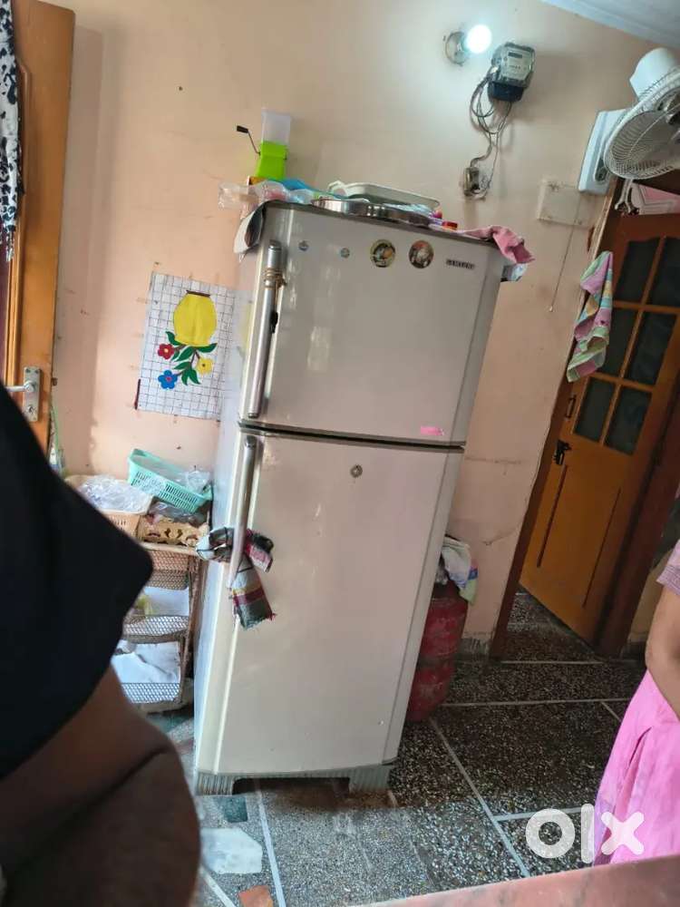 Samsung refrigerator double door v good condition