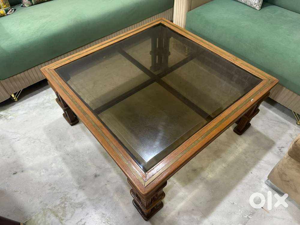 Centre table with sagwaan wood and glass