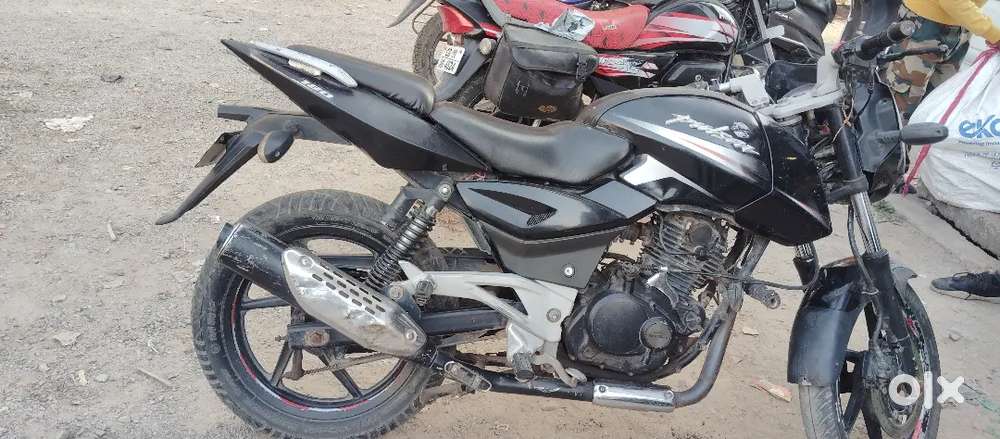 पल्सर बाइक बेचना है